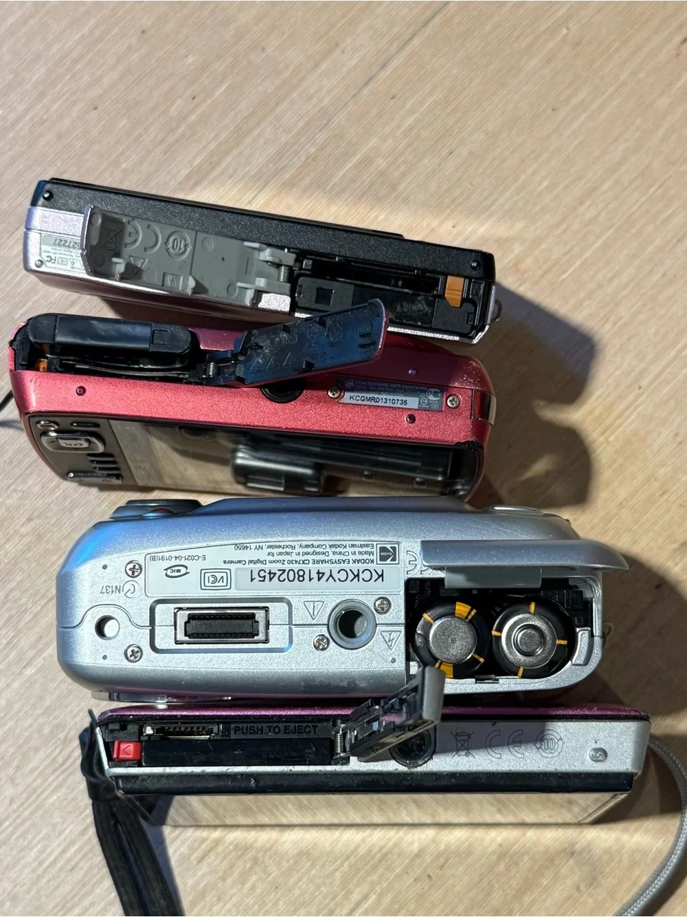 Lot of 4 Kodak Digital Cameras BROKEN “Parts/Repair”Buy As Is Read Info Below!